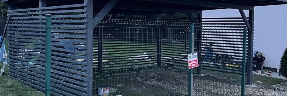 Wiata garażowa drewniana wykonana przez Drewport w Kozy