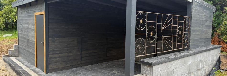 Wiata garażowa z pomieszczeniem gospodarczym drewniana wykonana przez Drewport w Bielsko-Biała